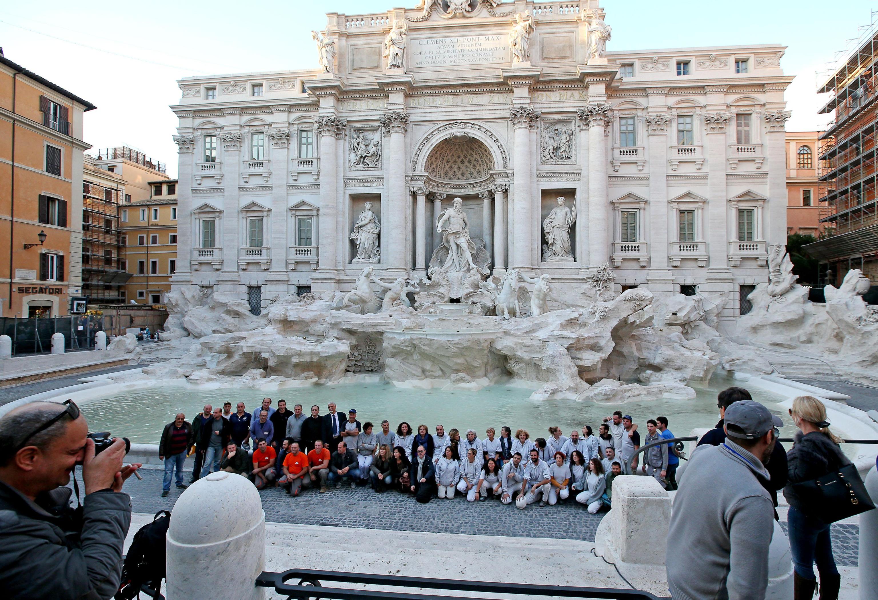 Fontana Di Trevi Rinasce 