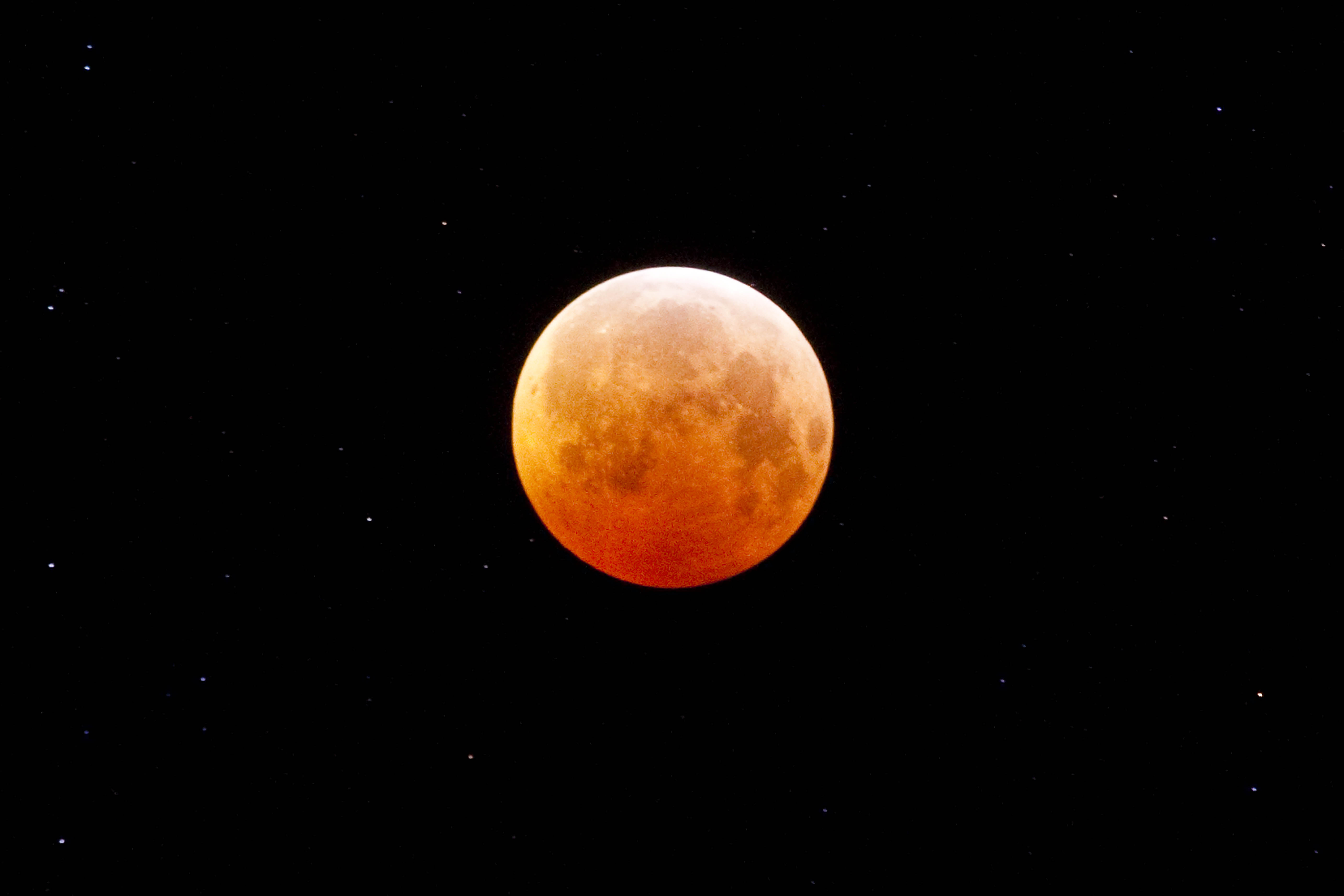 La rara eclissi della super luna rossa Giornalettismo