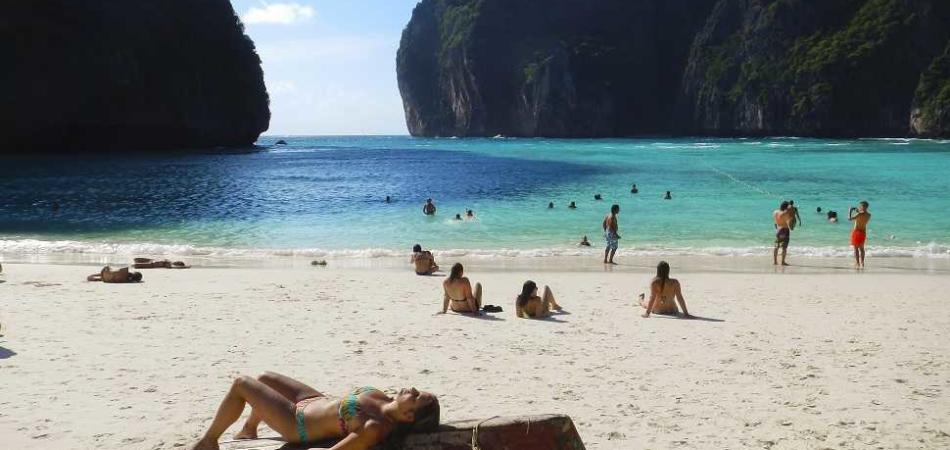 Chiusa Maya Bay La Spiaggia Famosa Per The Beach Con Di Caprio